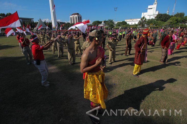 Senam Maumere Di Tugu Pahlawan