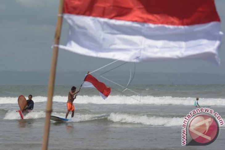  Anak  Pantai  di Bali  Rayakan HUT Kemerdekaan RI ANTARA 