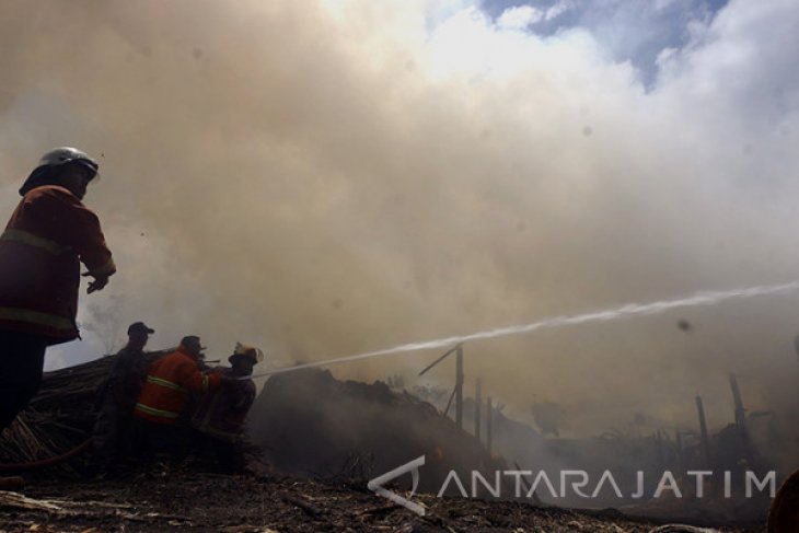 Kebakaran Gudang Tebu