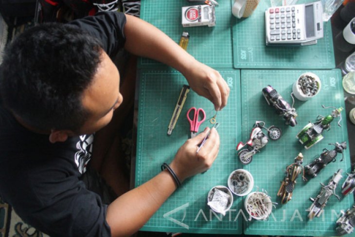 Kendala Pengrajin Miniatur Harley