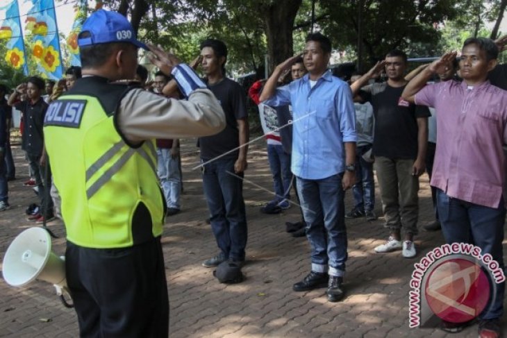 Jalan protokol Bekasi disterilkan dari