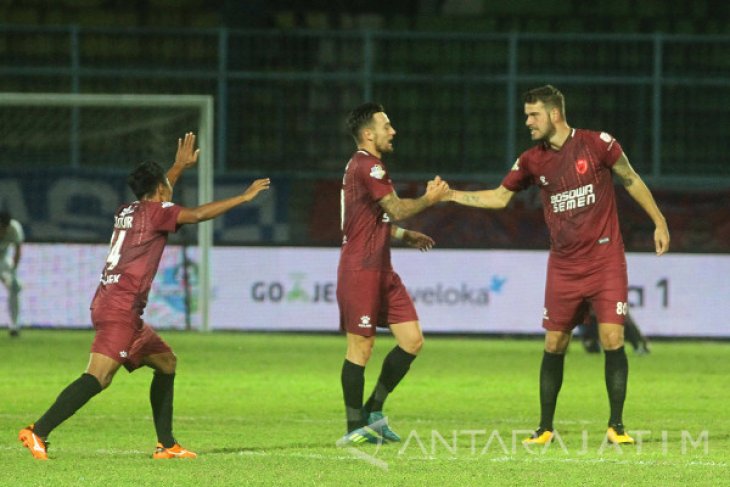 Arema Lawan PSM Makasar