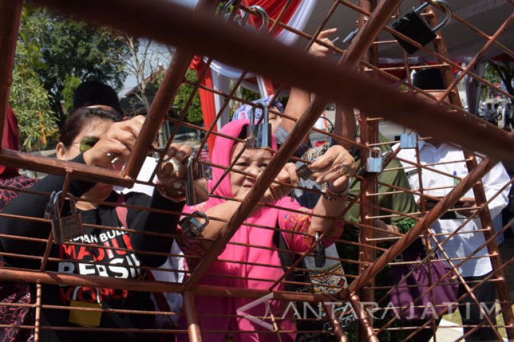 Peluncuran Monumen Gembok Kejujuran