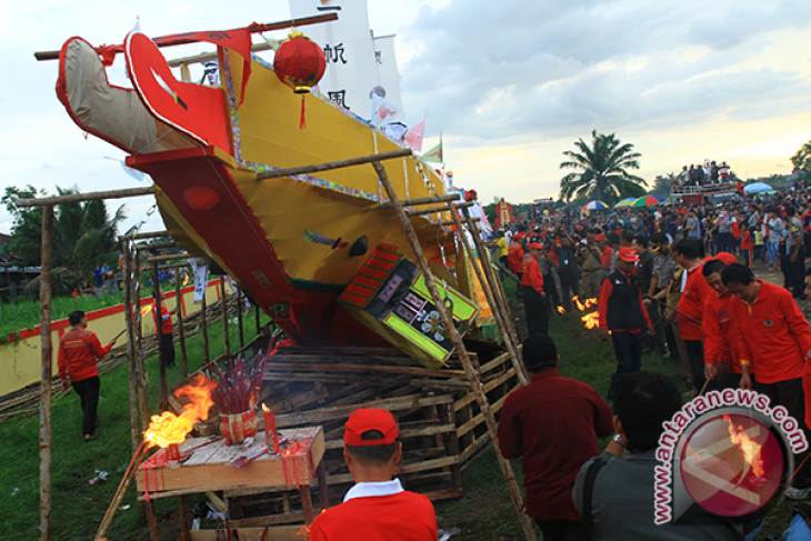 Ritual Bakar Kapal Wangkang