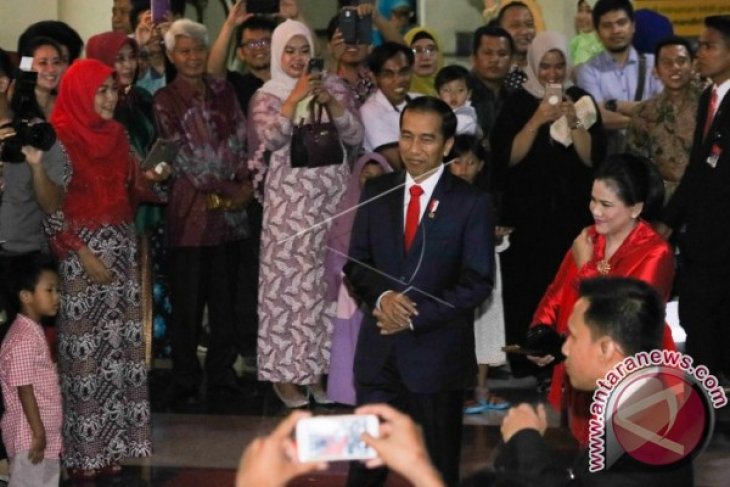 Presiden Menghadiri Resepsi Pernikahan Keponakan di Surabaya