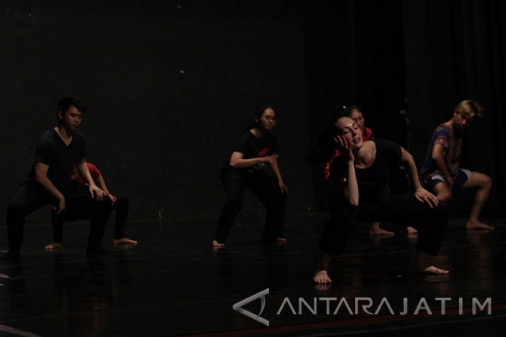 Workshop Tari Kontemporer