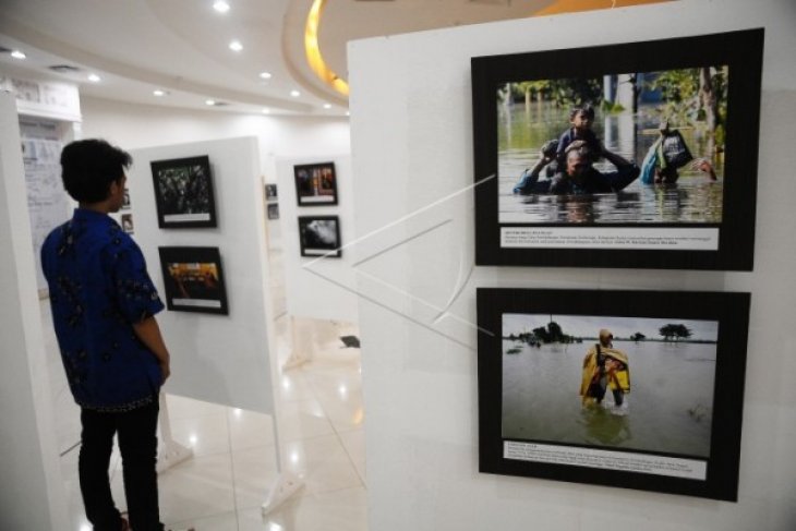 PAMERAN FOTO PEWARTA KUDUS