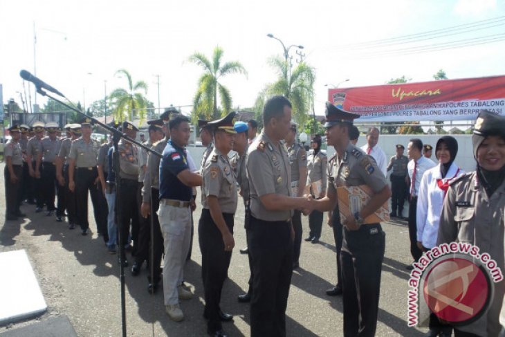 Polres Tabalong Beri Penghargaan 18 Personel