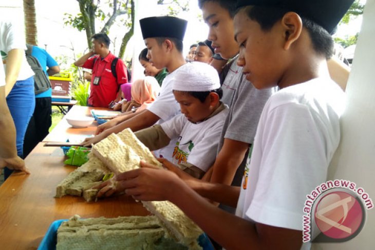 Sukabumi Miliki Strategi Ajak Anak Senang Bertani