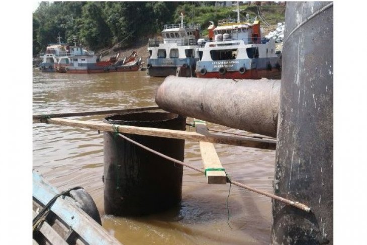 Perbaiki Fender Jembatan Muara Teweh