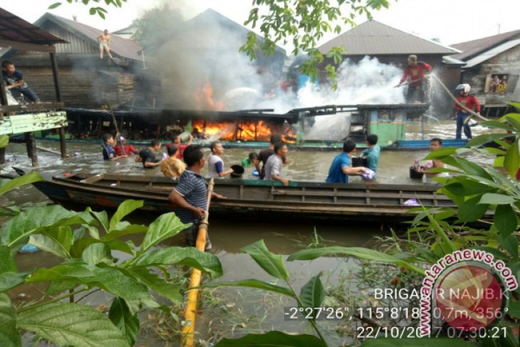 Kapal Terbakar Tiga Korban Alami Luka Bakar