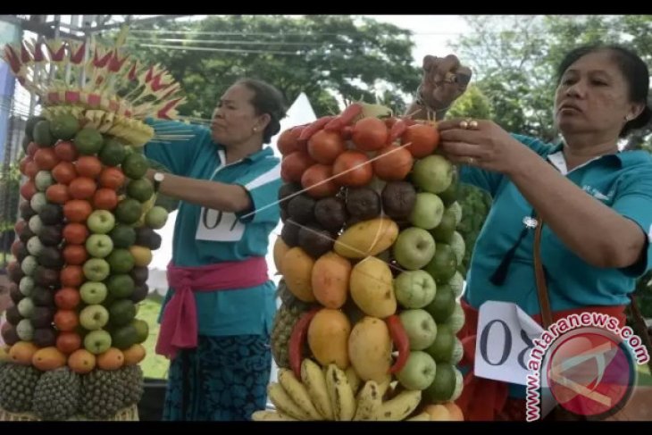 Lomba Merangkai Gebogan