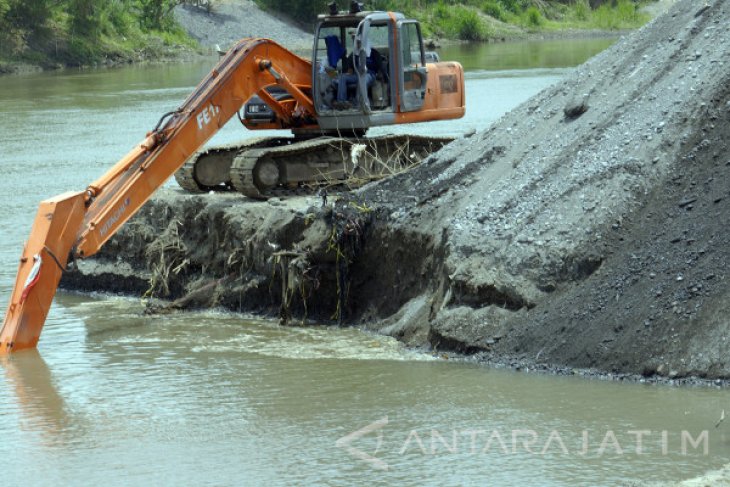 Penambangan Sirtu Sungai Brantas