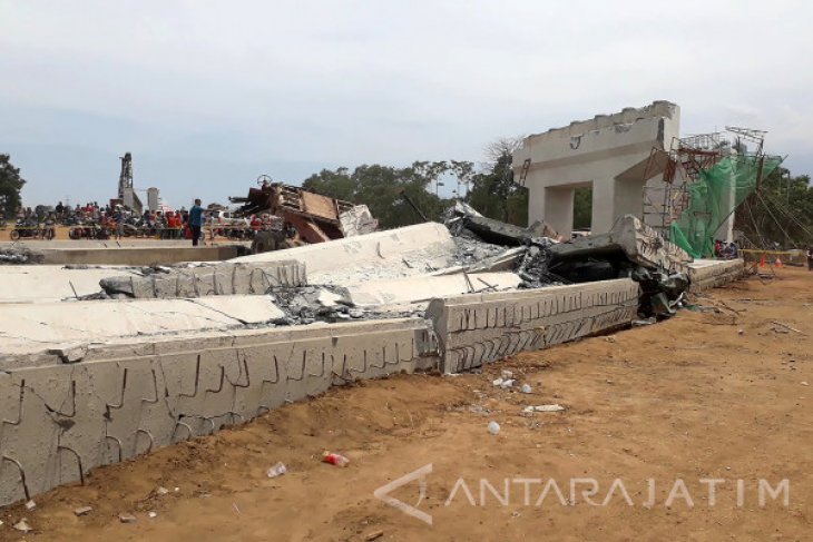 Tol Pasuruan – Probolinggo Ambruk