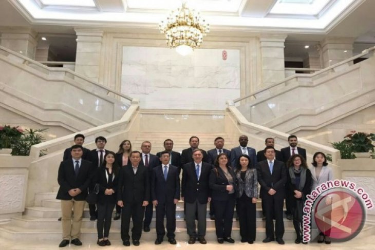 Menyusuri Jalur Sutera Bersama Para Diplomat