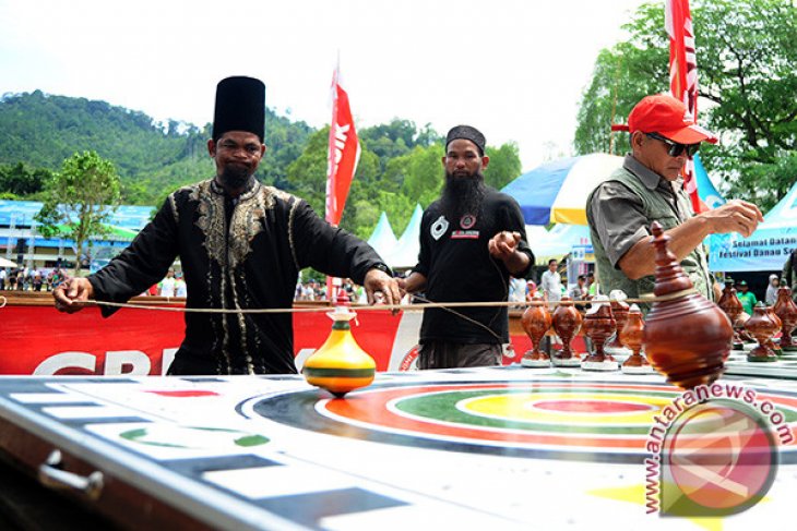  Lomba Pangkak Gasing Kapuas Hulu