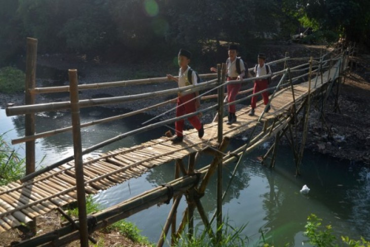 JEMBATAN BAMBU