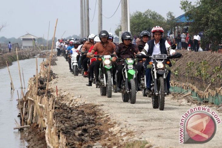 Penyerahan Izin Pemanfaatan Lahan Tambak