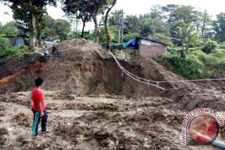Dua Ruas Jalan di Pematangsiantar Terputus