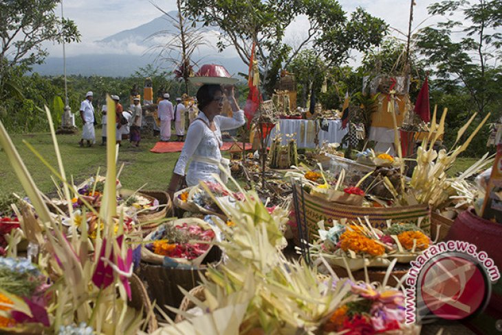 Doa-Doa Untuk Gunung Agung