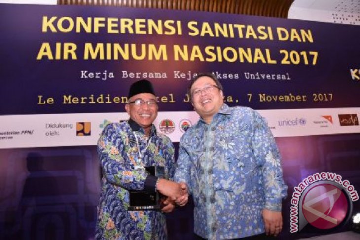 Wali Kota Depok Raih Penghargaan AMPL Award