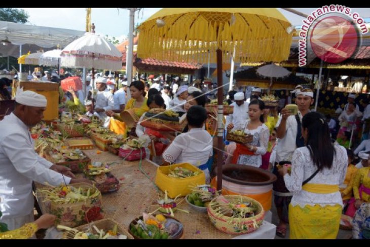 Sembahyang Hari Raya Kuningan