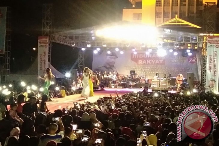 Hiburan Rakyat Warnai HUT Brimob di Ambon
