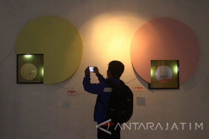 Pameran Lukisan Over Warm