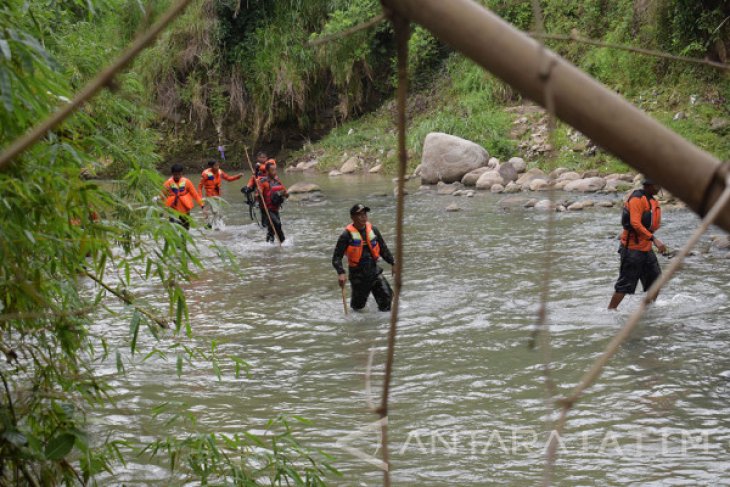 Pencarian Korban Banjir Magetan