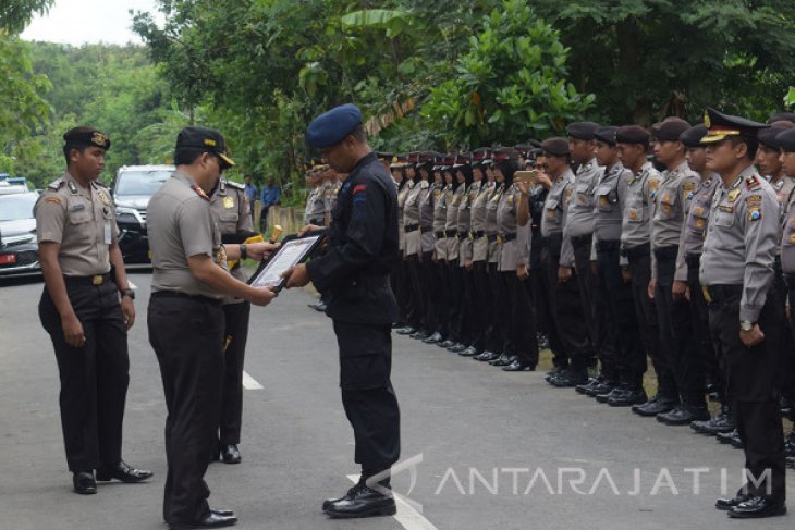 Penghargaan Kapolda Untuk Personel Brimob