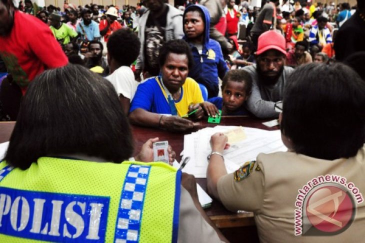 320 children take refuge in Jayawijaya due to firefights in Nduga