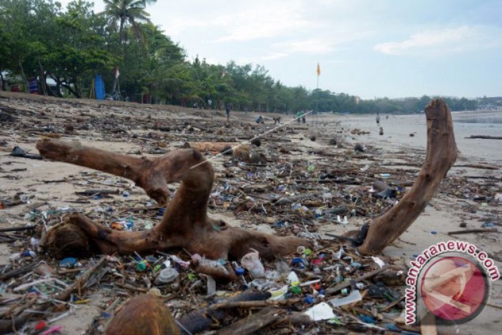 Darurat Sampah Pantai Kuta