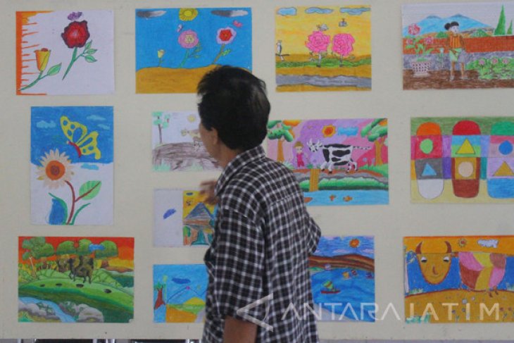 Pameran Lukisan Hari Anak Sedunia