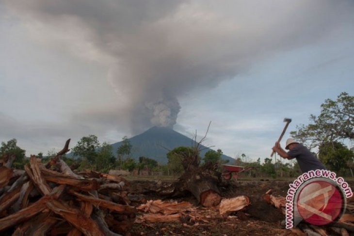 Some 89 thousand passengers affected by Mount Agung`s eruption