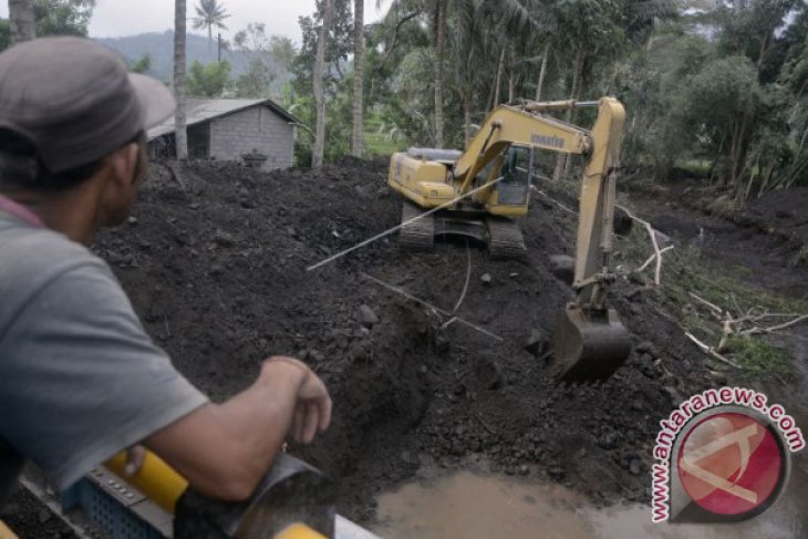 PUPR Bangun Bronjong Penahan Lahar Gunung Agung