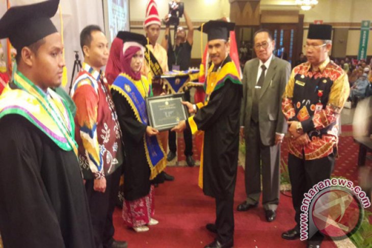 STKIP PGRI Banjarmasin Luluskan 1.004 Sarjana
