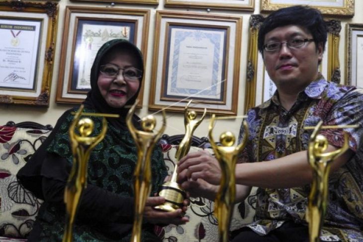 WALDJINAH TERIMA AMI AWARD