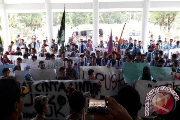 Pemprov Kepulauan Babel datangi Kemendagri - DPR sampaikan tujuh tuntutan