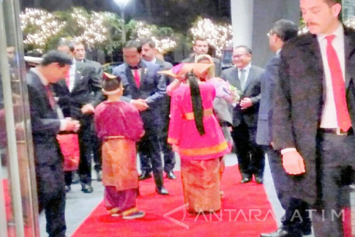 Presiden Jokowi Tiba di Turki untuk Ikuti KTTLB-OKI