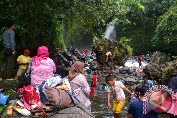 Air Terjun Kemumu Bengkulu Utara dipadati pengunjung