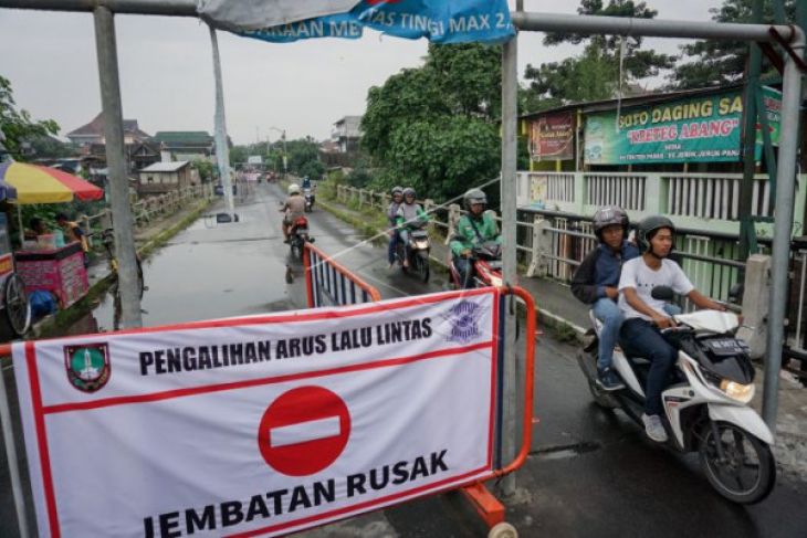 Jembatan rusak