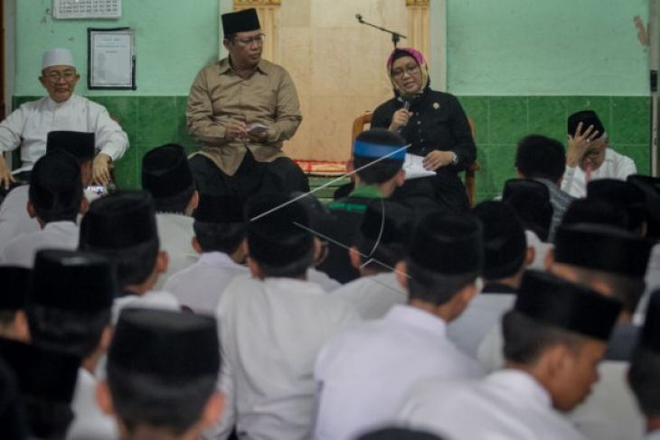 Menlu kunjungi pesantren