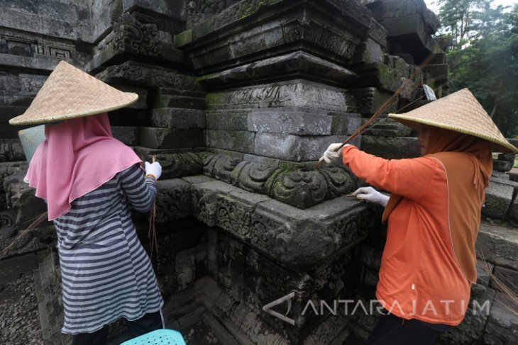 Perawatan Relief Candi Tegowangi