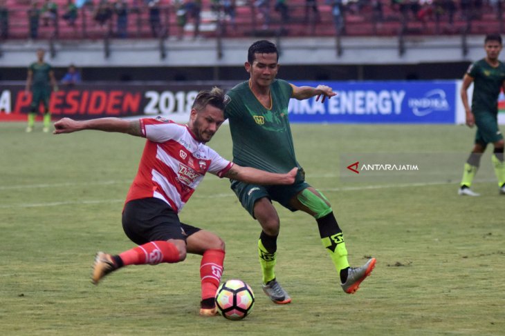 Madura United FC Menang