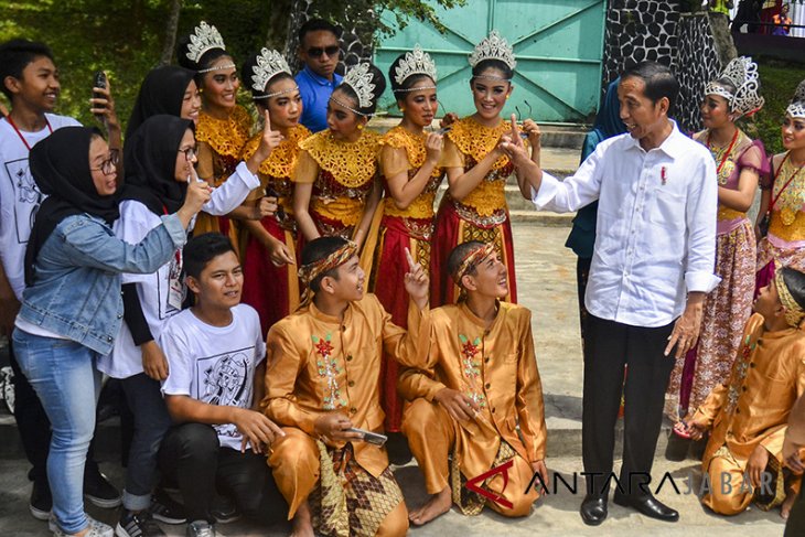 Penyerahan Sertipikat Tanah