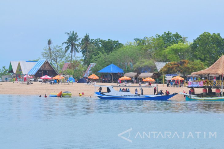 Wisata pantai Sembilan