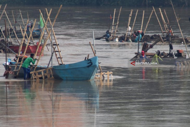 Penambang Pasir Brantas