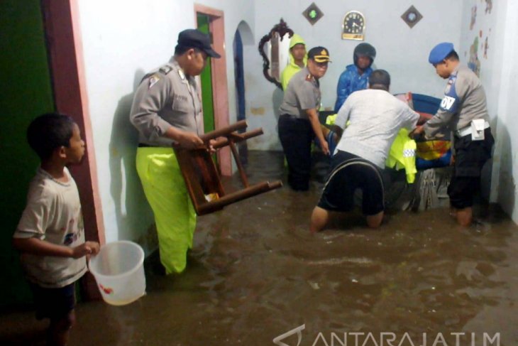 Banjir Rendam Rumah Warga Jember