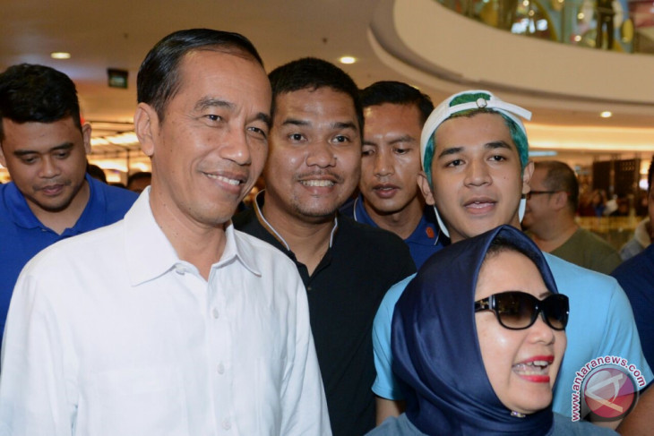 President hopes `Dilan 1990` movie to inspire creative industry