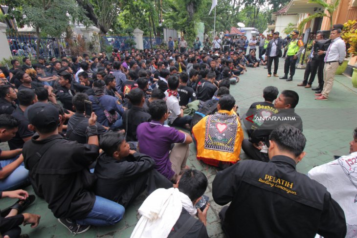 Bonek dan PSHT di PN Surabaya